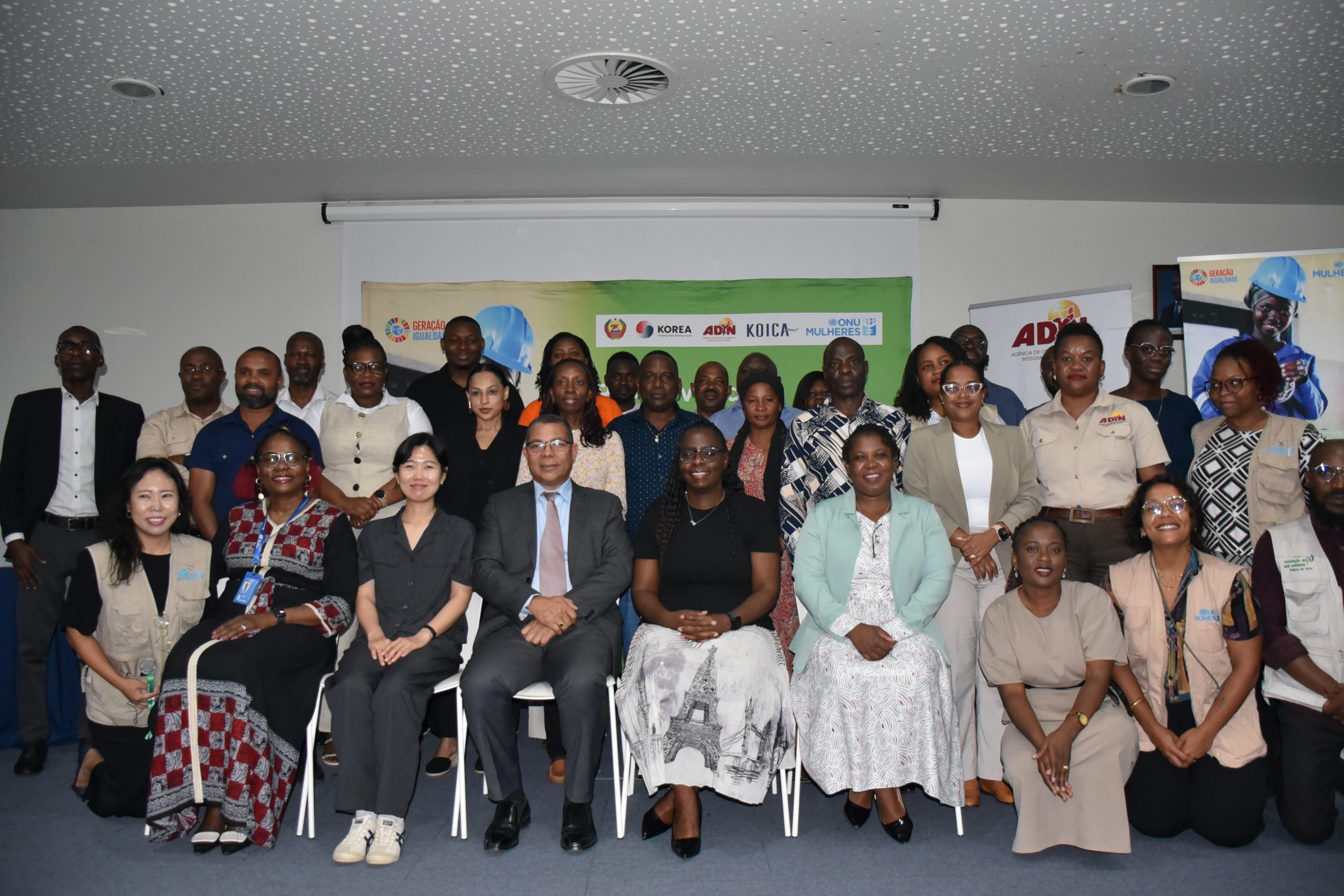 No momento, você está visualizando PARCEIROS COORDENAM ACÇÕES EM PROL DAS MULHERES AFETADAS PELO TERRORISMO