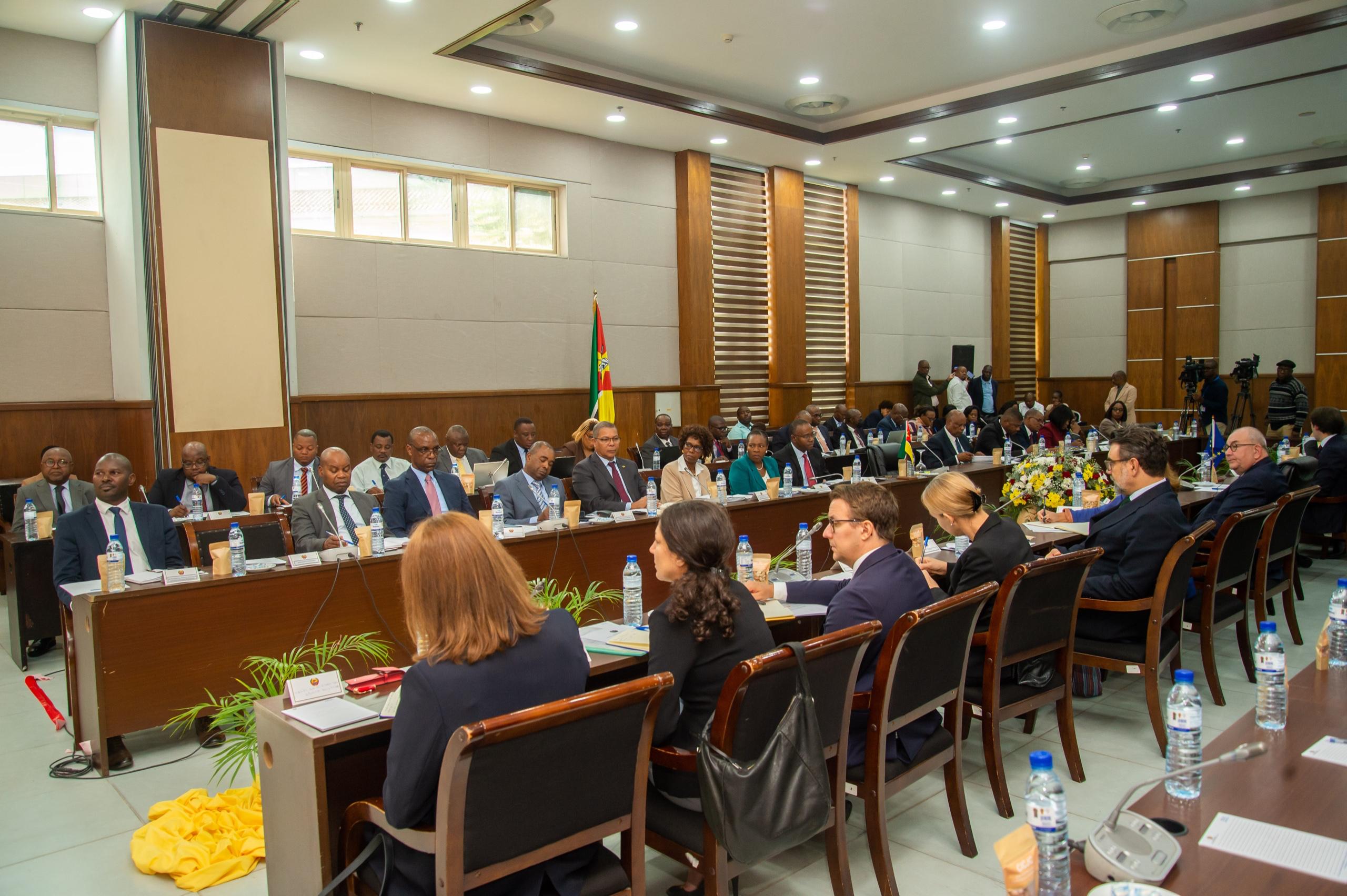 No momento, você está visualizando ADIN apresenta projectos em reunião com a União Europeia