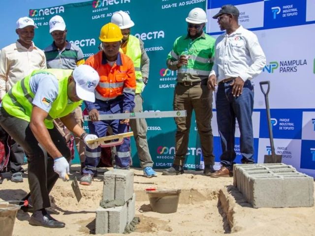 LANÇADA PRIMEIRA PEDRA PARA CONSTRUÇÃO DA VILA DAS MPMES E CENTRO DE FORMAÇÃO PROFISSIONAL EM TOPUITO