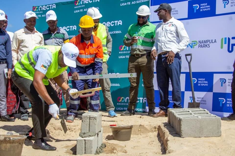 No momento, você está visualizando LANÇADA PRIMEIRA PEDRA PARA CONSTRUÇÃO DA VILA DAS MPMES E CENTRO DE FORMAÇÃO PROFISSIONAL EM TOPUITO