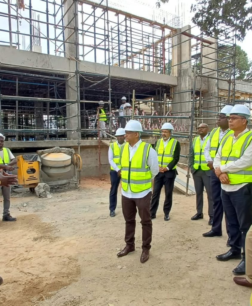 SALIM VALÁ AVALIA POSITIVAMENTE QUALIDADE DAS OBRAS DO NOVO EDIFÍCIO DA ADIN EM NAMPULA
