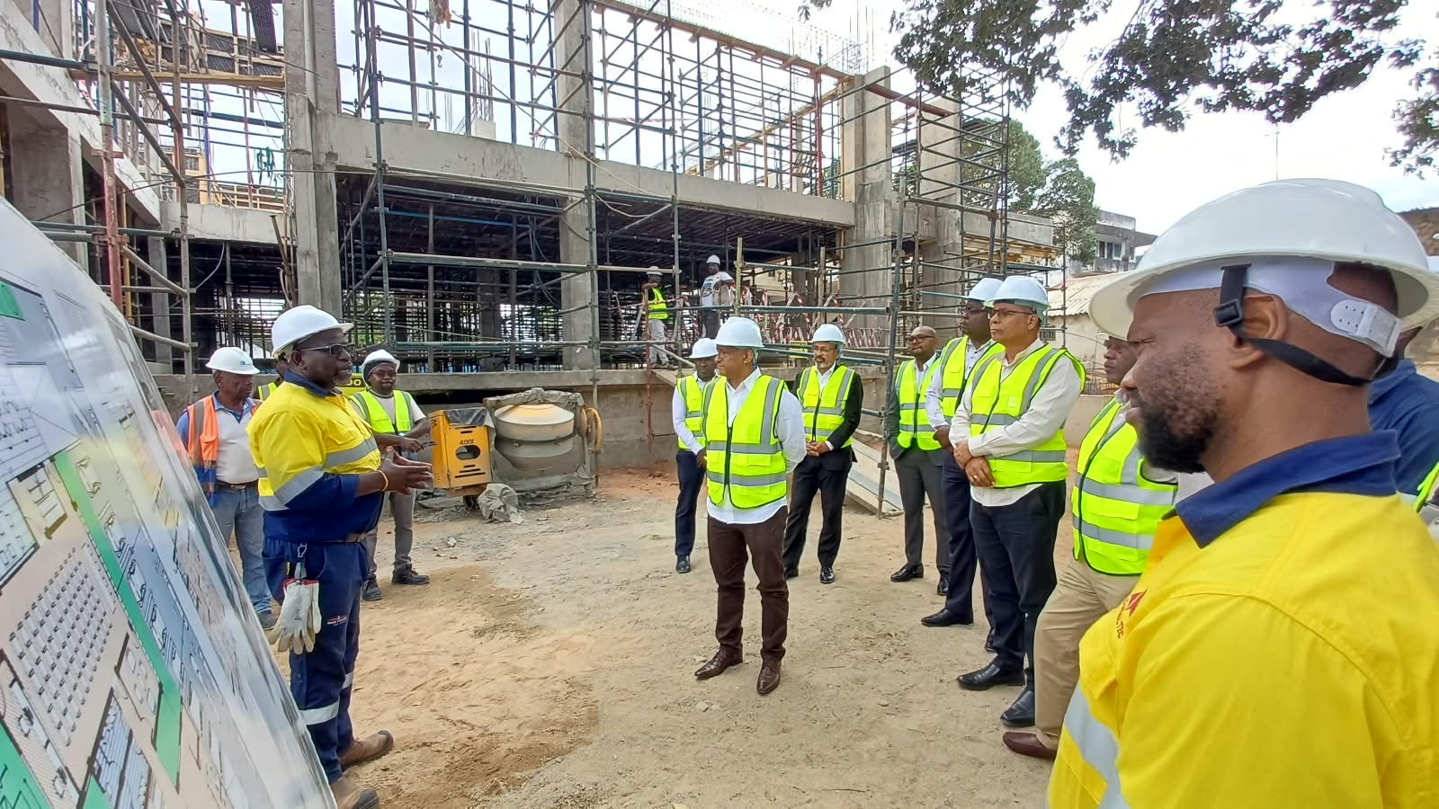 No momento, você está visualizando SALIM VALÁ AVALIA POSITIVAMENTE QUALIDADE DAS OBRAS DO NOVO EDIFÍCIO DA ADIN EM NAMPULA