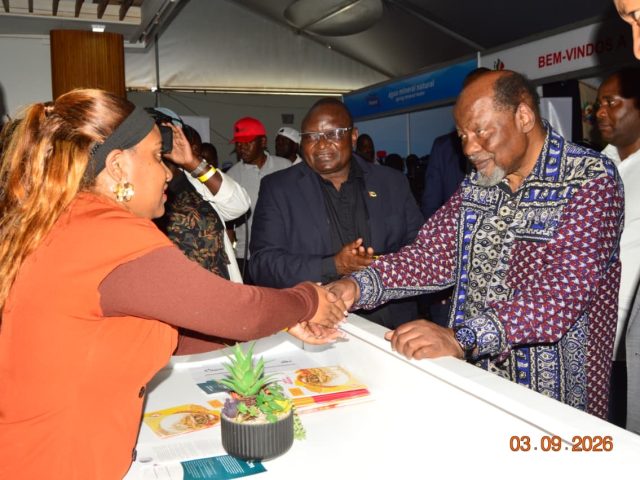 JOAQUIM CHISSANO INTEIRA-SE DAS INICIATIVAS DA ADIN DURANTE VISITA AO PAVILHÃO DAS PROVÍNCIAS DA REGIÃO NORTE NA FACIM